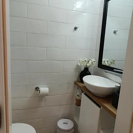 Venetian Canvas Retreat