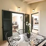 Venetian Canvas Retreat *