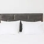 Venetian Canvas Retreat