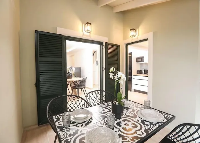 Venetian Canvas Retreat *