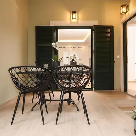 Venetian Canvas Retreat *