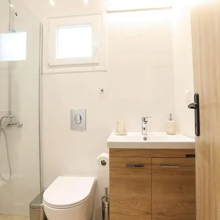 Venetian Canvas Retreat
