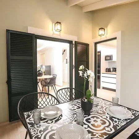 Venetian Canvas Retreat *