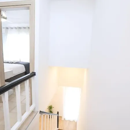 Venetian Canvas Retreat *