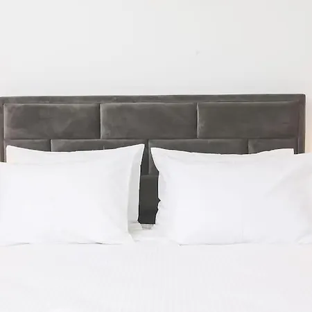 Venetian Canvas Retreat